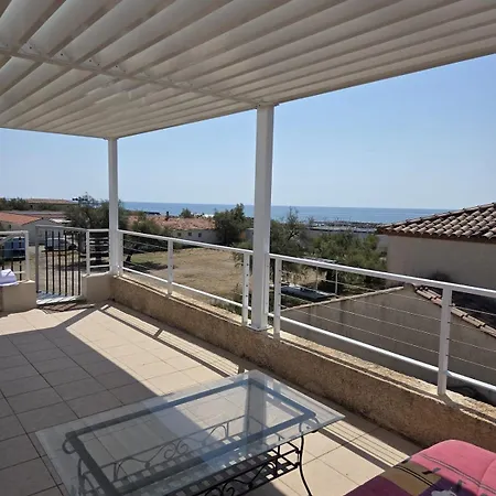 1st Floor Beachfront With Stunning Views