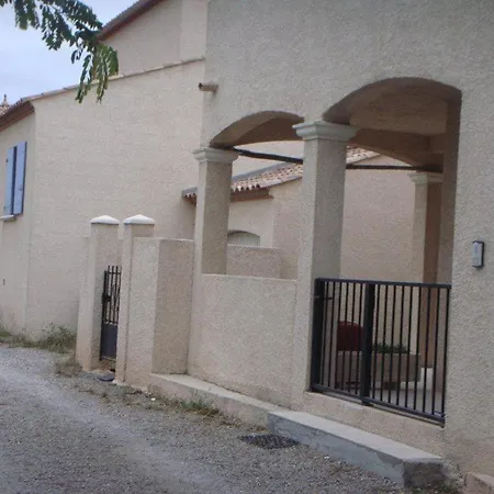 1st Floor Beachfront With Stunning Views Appartement *