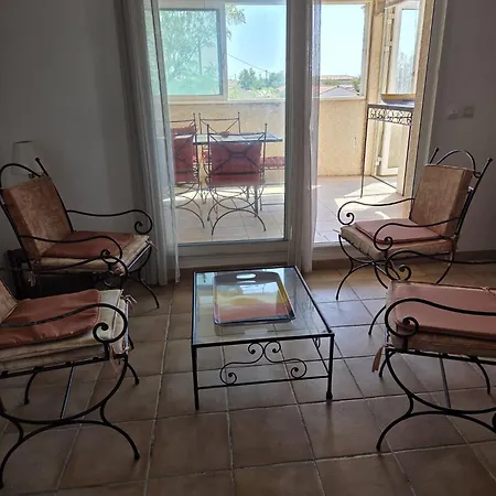 1st Floor Beachfront With Stunning Views Appartement