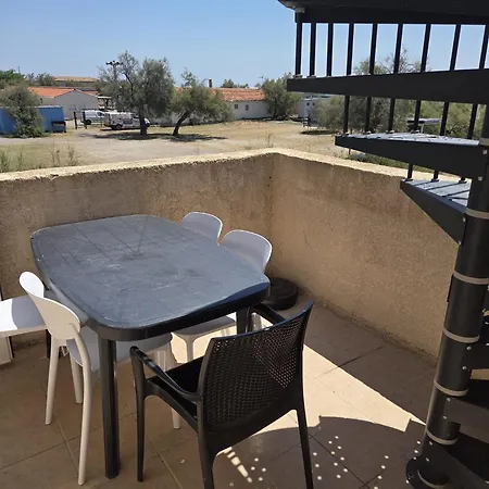 1st Floor Beachfront With Stunning Views
