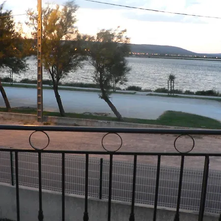 1st Floor Beachfront With Stunning Views