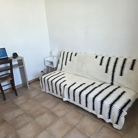 1st Floor Beachfront With Stunning Views Appartement *